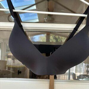 Skims Onyx Wireless Bra Lightly Lined 36DD NWT